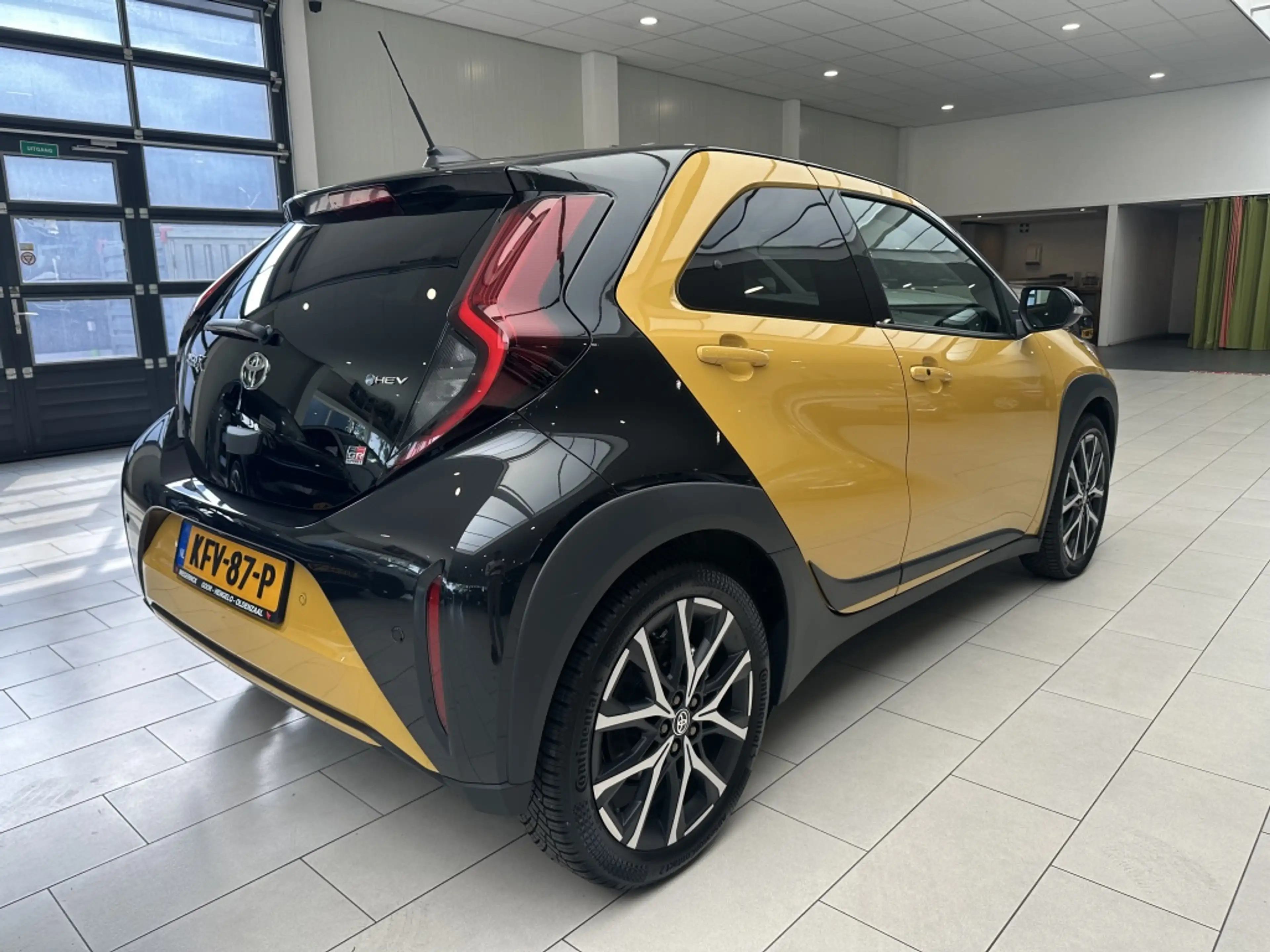 Toyota Aygo X Hybrid 115 GR Sport [ CARPLAY I JBL AUDIO + SUBWOO — photo 3