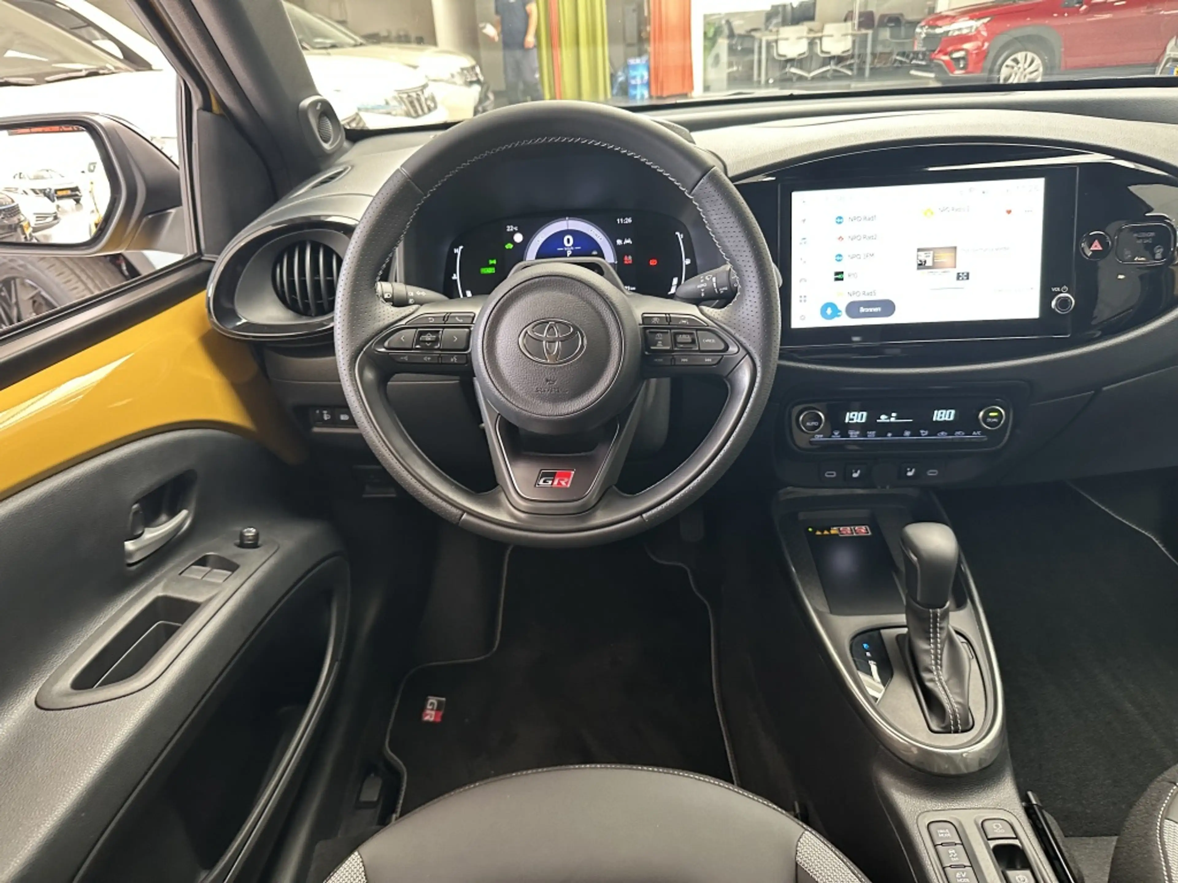 Toyota Aygo X Hybrid 115 GR Sport [ CARPLAY I JBL AUDIO + SUBWOO — photo 2