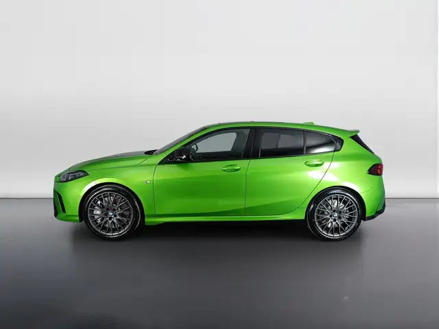 BMW 1 Series view 6