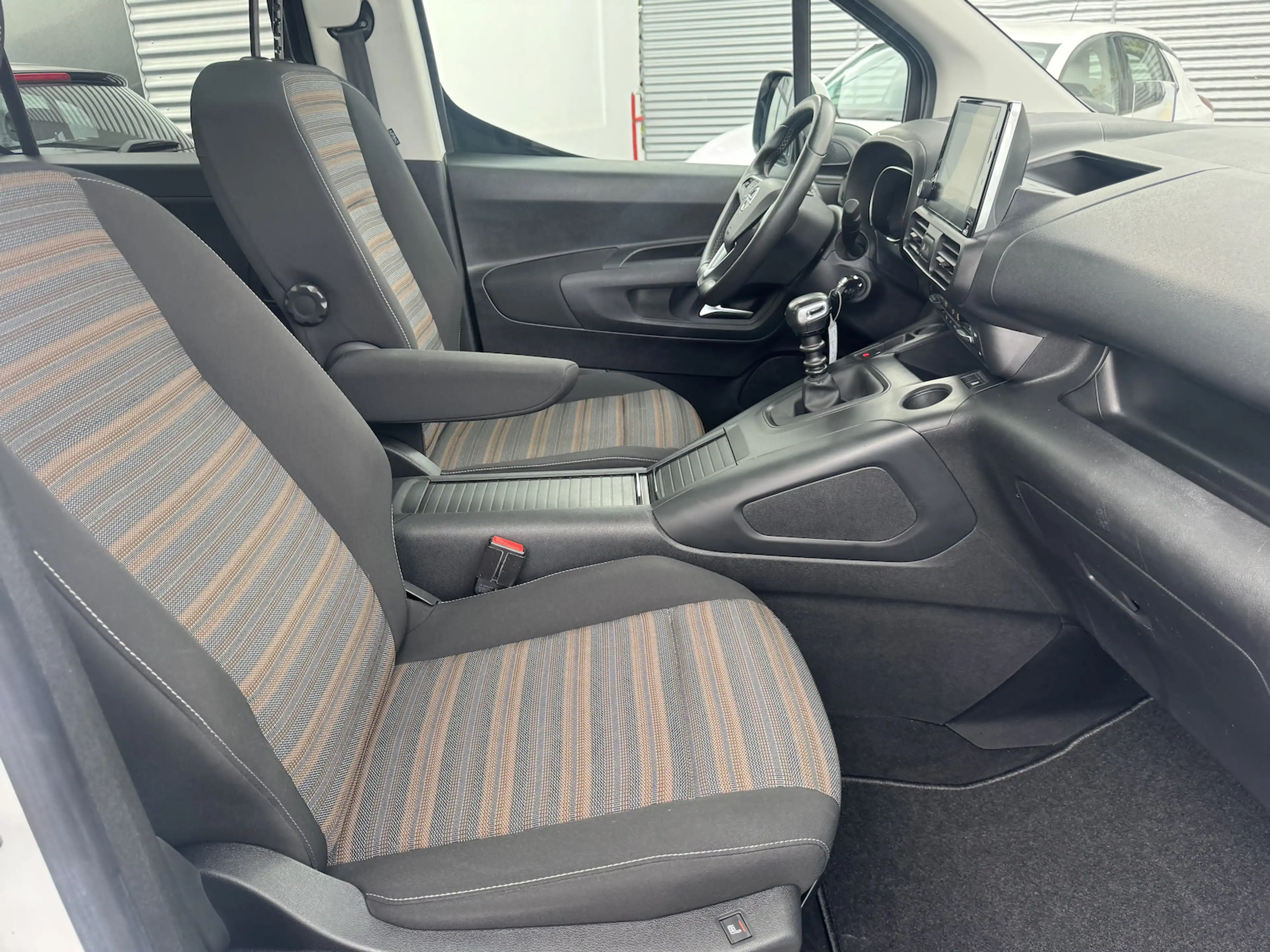 Opel Combo Life 1.2 Innovation *Navi*Head Up Display*1.Hd* — photo 13
