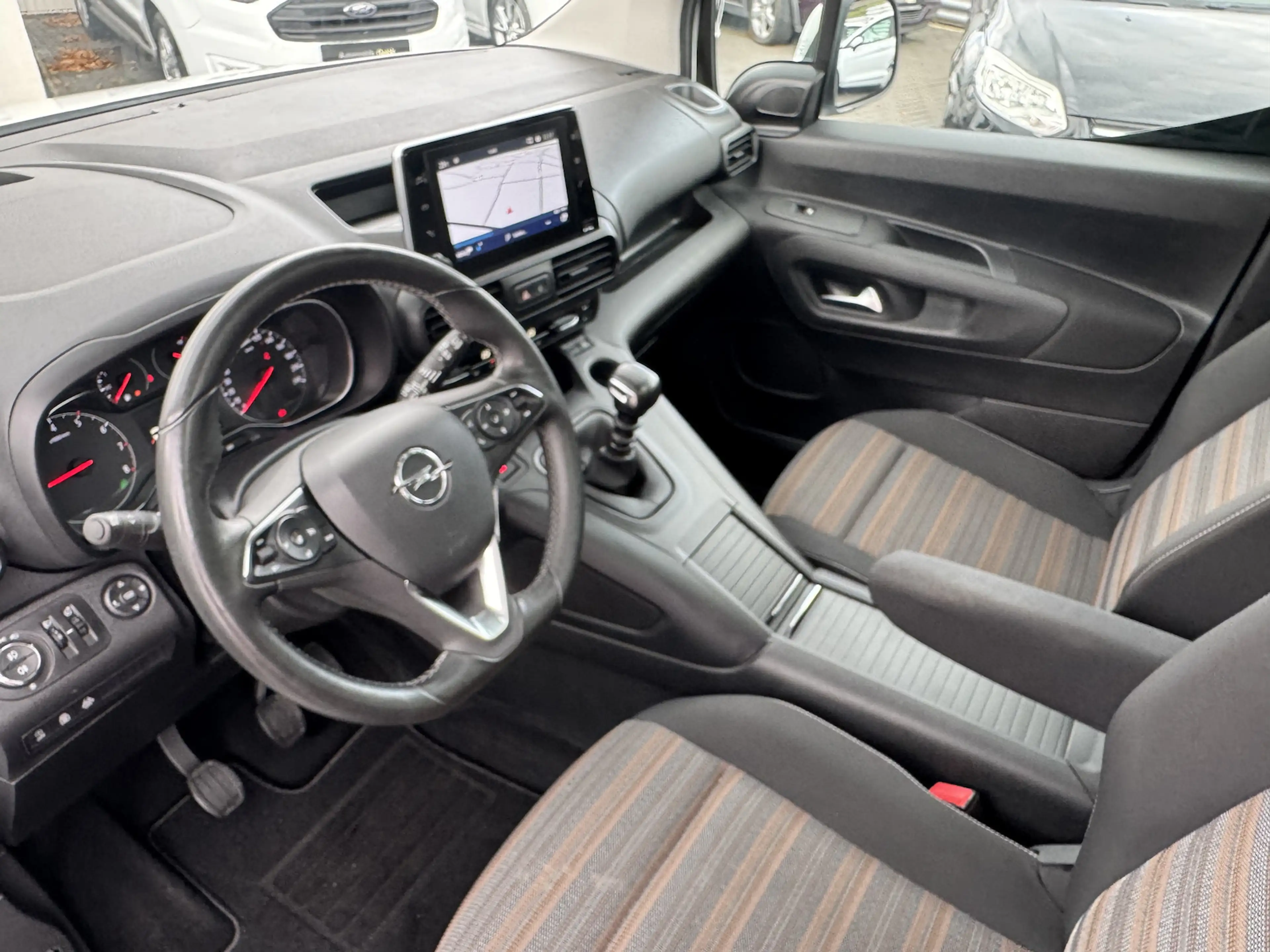 Opel Combo Life 1.2 Innovation *Navi*Head Up Display*1.Hd* — photo 14