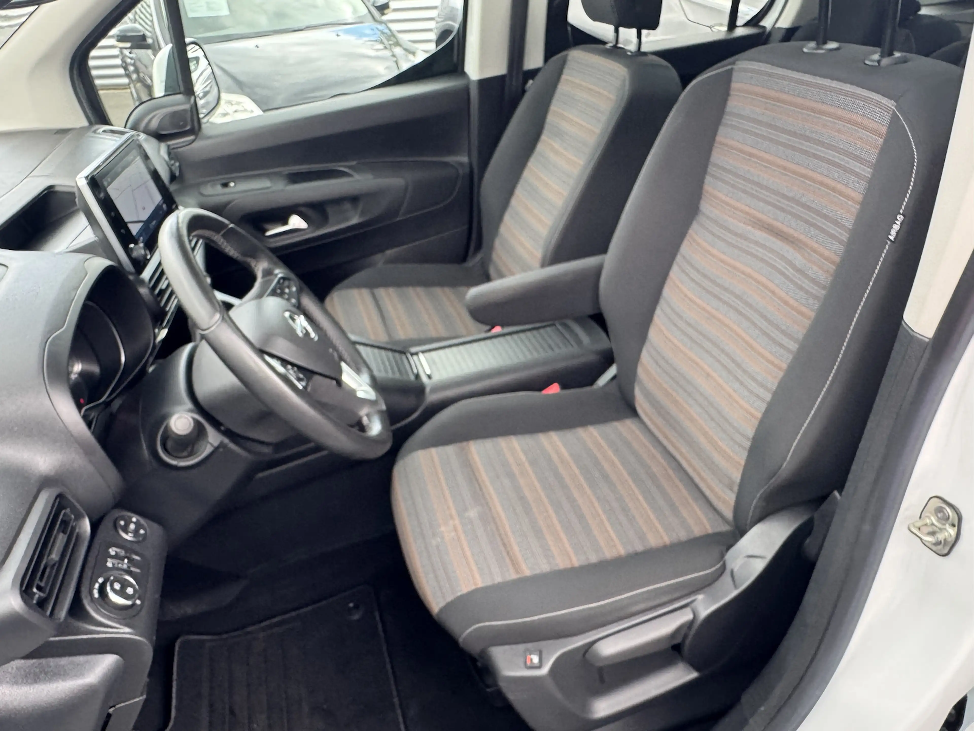 Opel Combo Life 1.2 Innovation *Navi*Head Up Display*1.Hd* — photo 15
