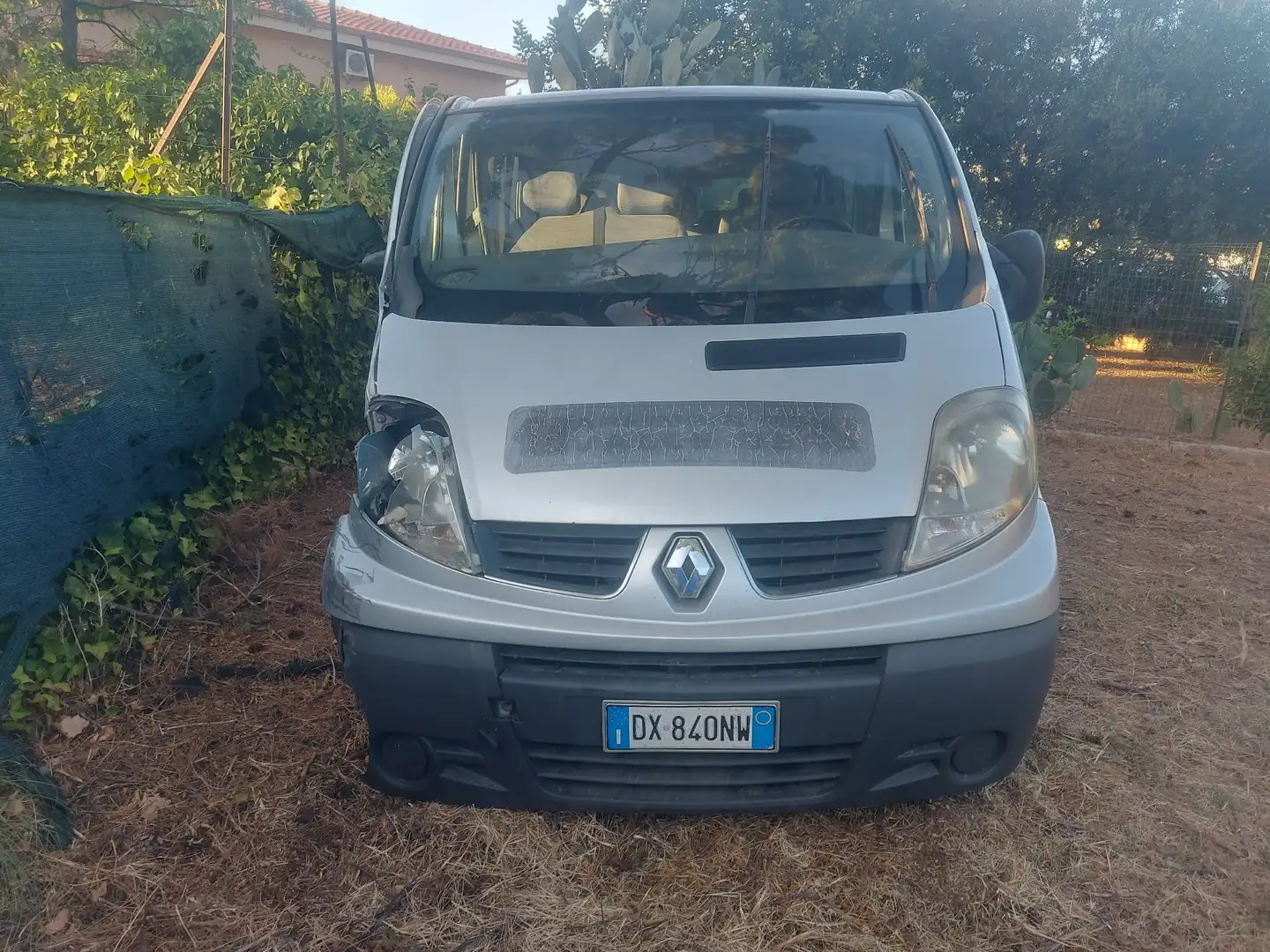 Renault Trafic 9 posti incidentato - 1