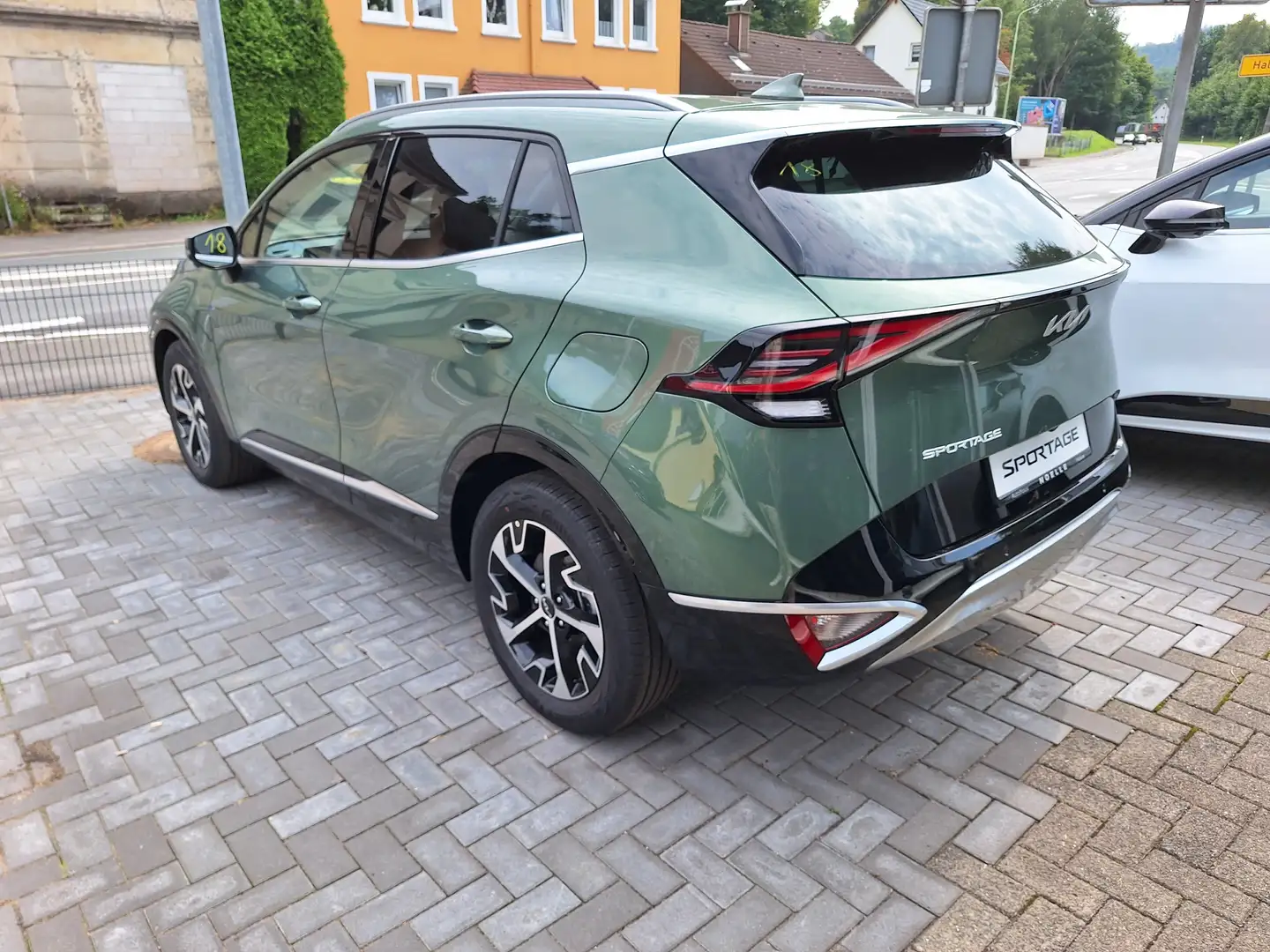 Kia Sportage 1.6 T-GDI 2WD Spirit H&K, Navi, Kamera Grün - 2