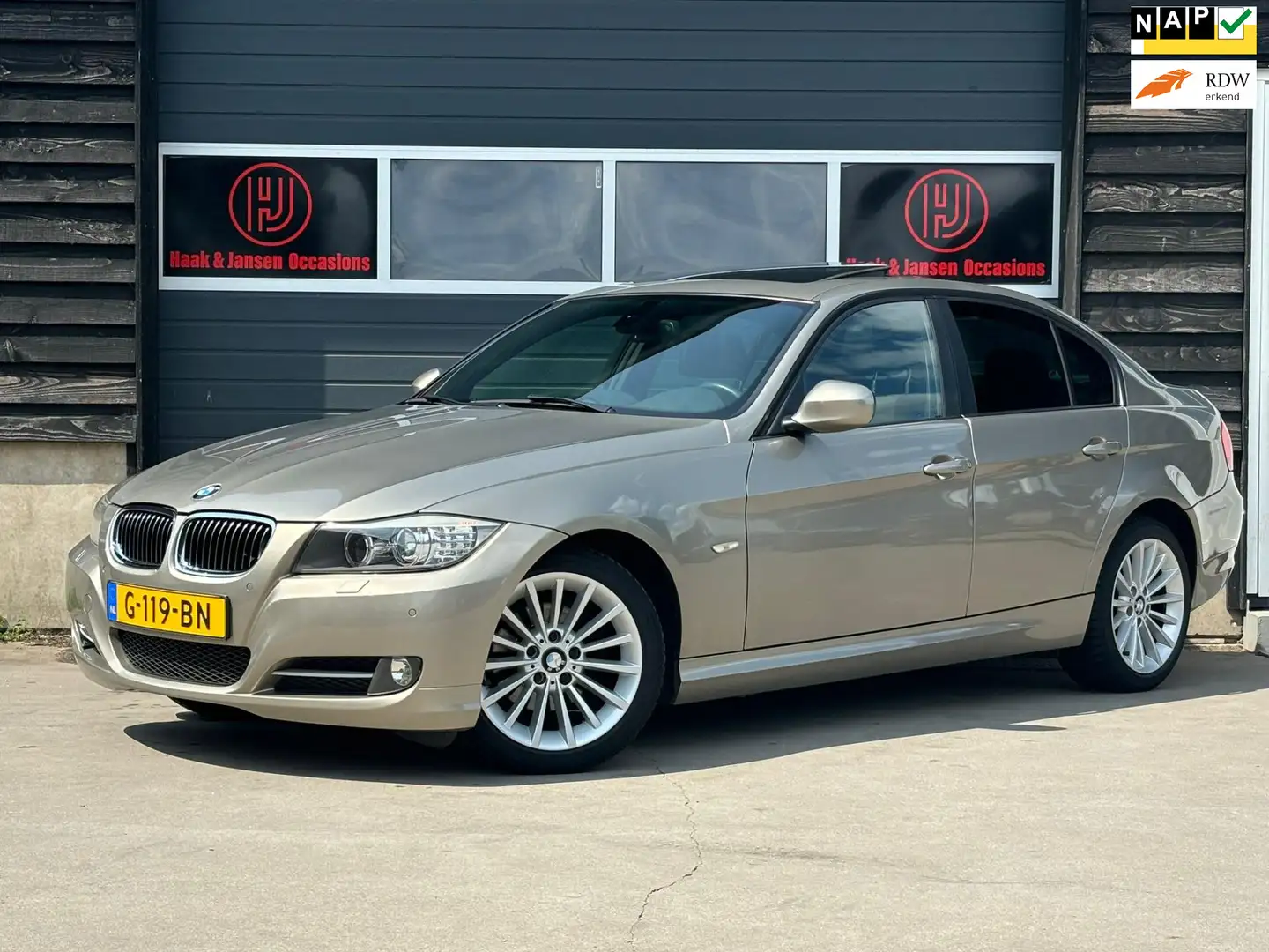 BMW 320 3-serie 320i High Executive Automaat Pano Navi Cru Bruin - 1