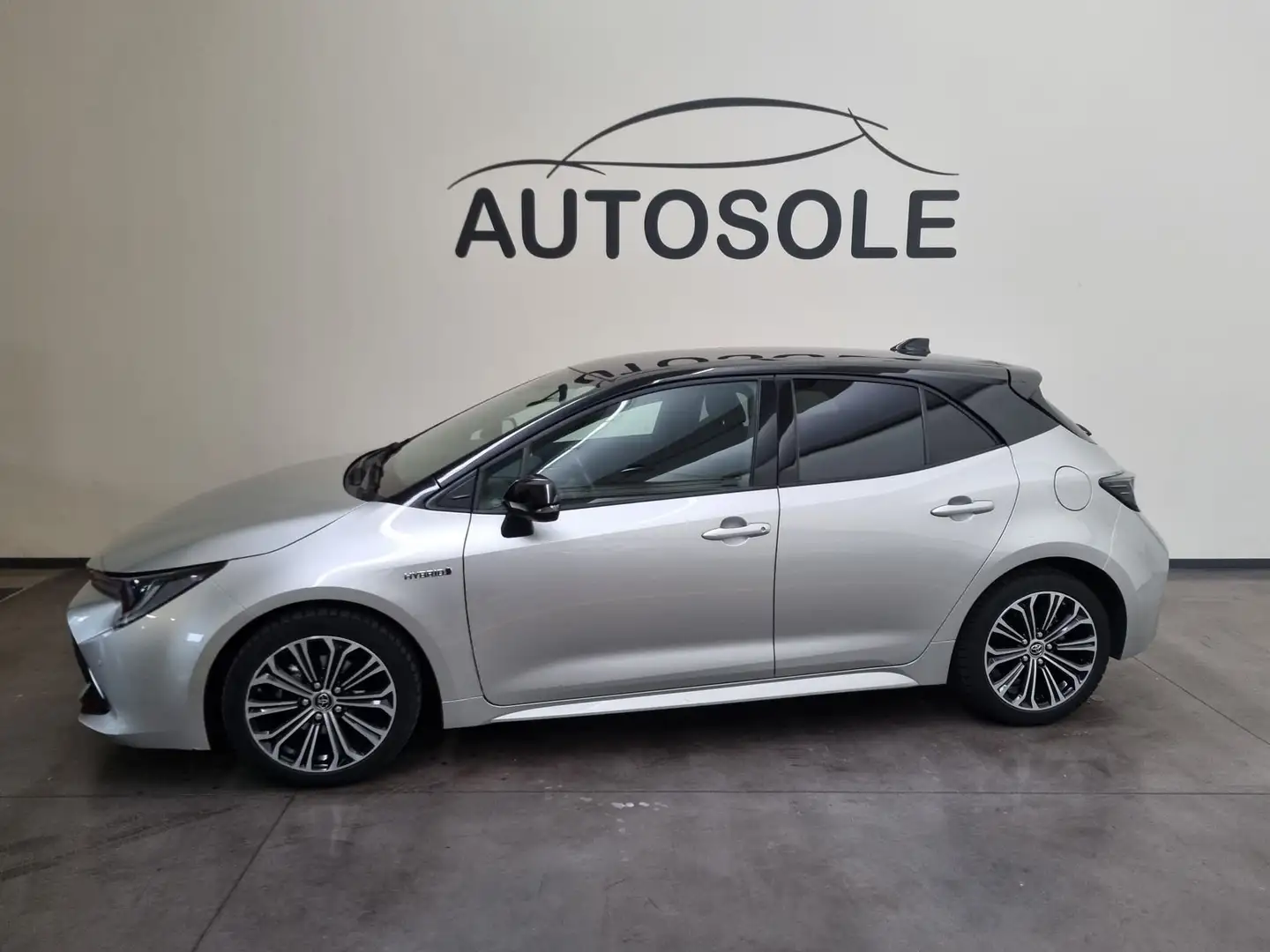 Toyota Corolla 1.8 Hybrid Active - 1
