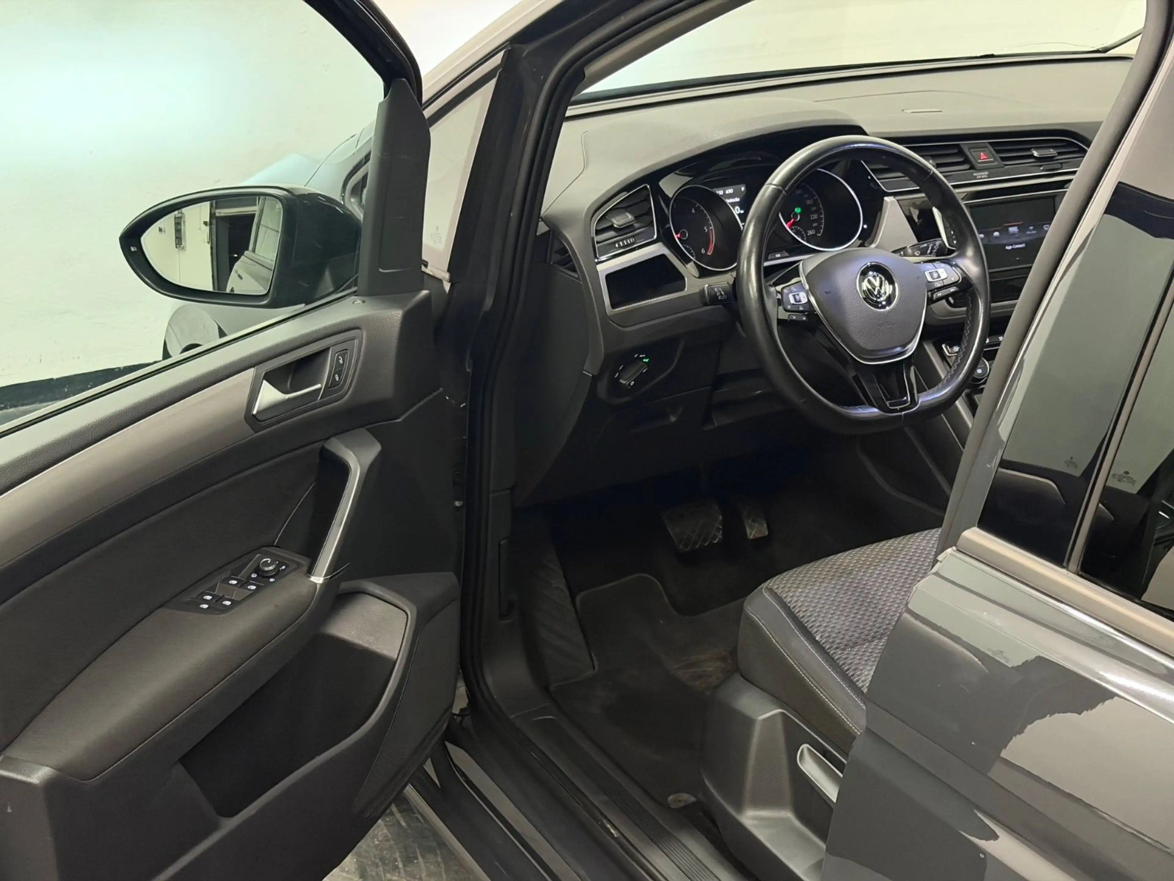 Volkswagen Touran 2.0 TDI AUTOMATIK 7-SITZER/PANO/NAVI/ACC — photo 12