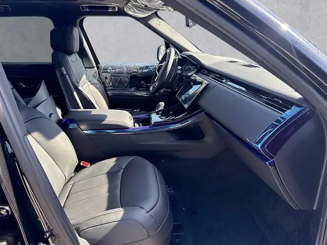 Land Rover Range Rover Sport view 3