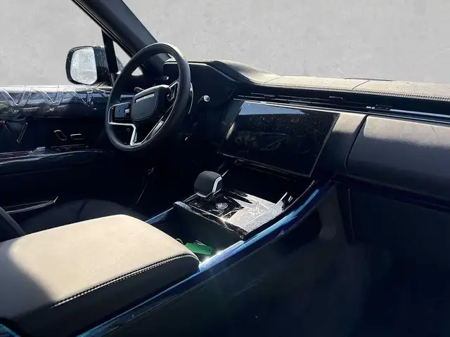 Land Rover Range Rover Sport view 4