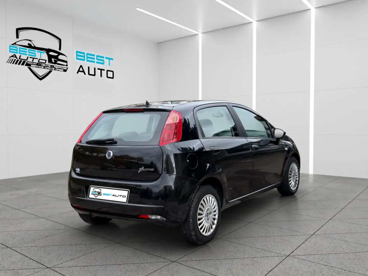 Fiat Grande Punto 1.4 8V 77CH DYNAMIC 5P Schwarz - 2