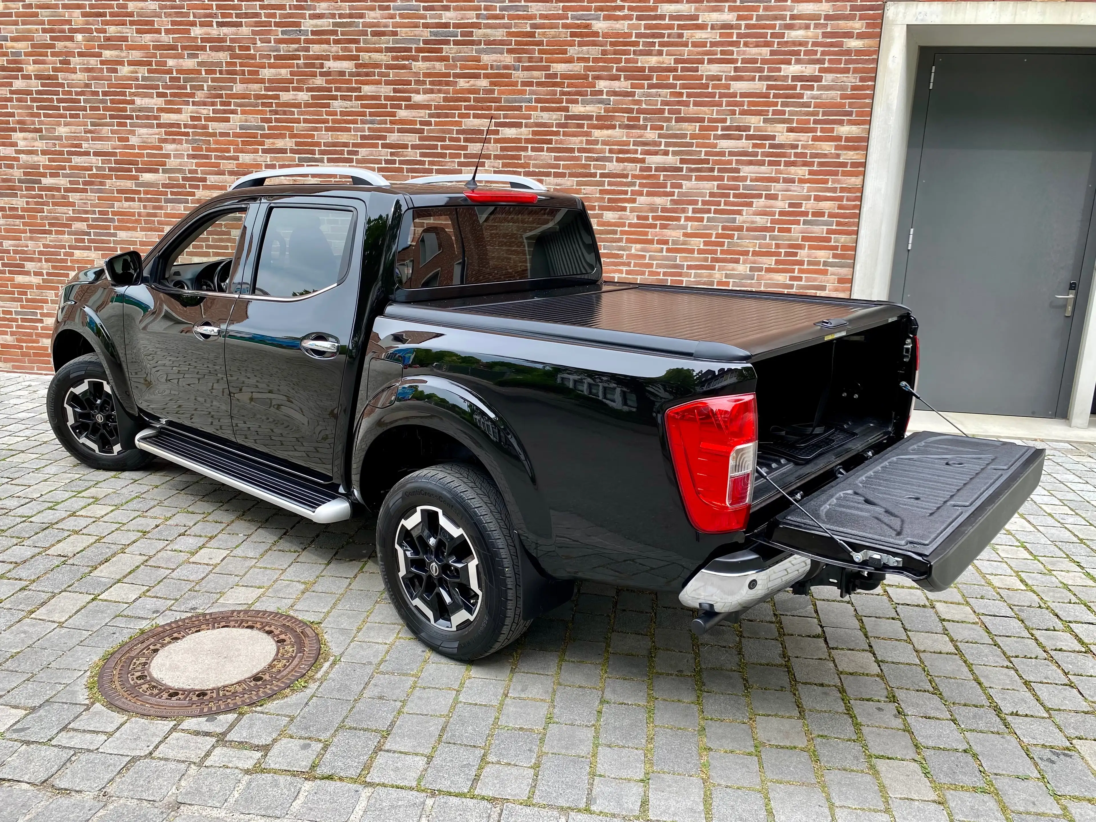 Nissan Navara Tekna - ROLLTOP - NUR 72' KM - VOLLAUSSTATTUNG ! — photo 2