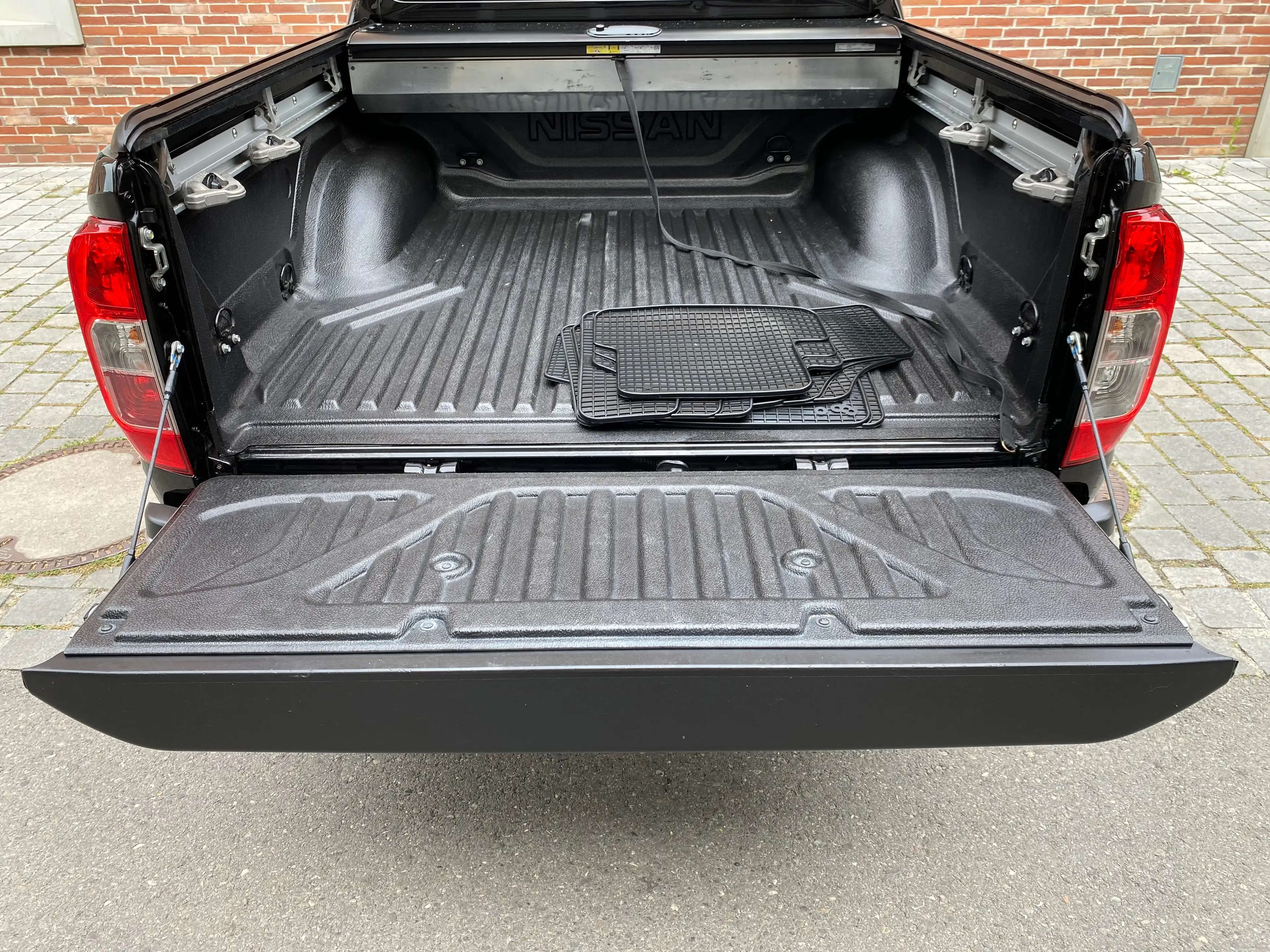Nissan Navara Tekna - ROLLTOP - NUR 72' KM - VOLLAUSSTATTUNG ! — photo 8