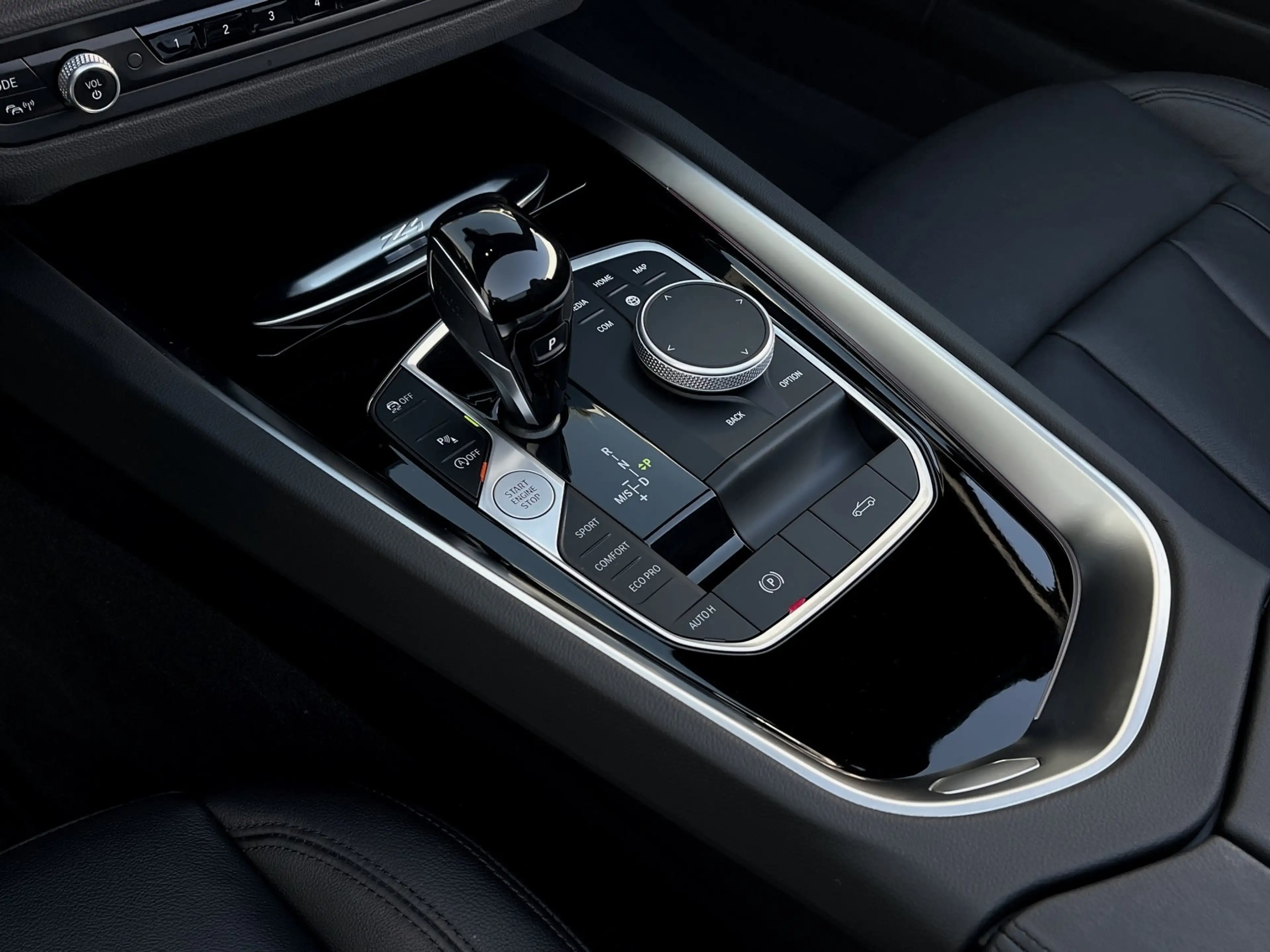 BMW Z4 sDrive20i — photo 10