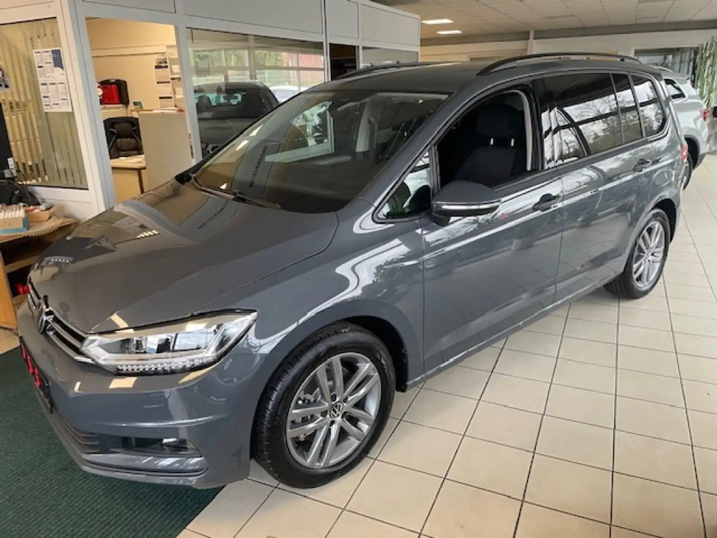 Volkswagen Touran 1.5TSI Comfortline DSG 7-Sitzer Kamera Gri - 1
