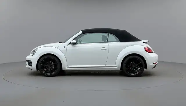Volkswagen Beetle view 12
