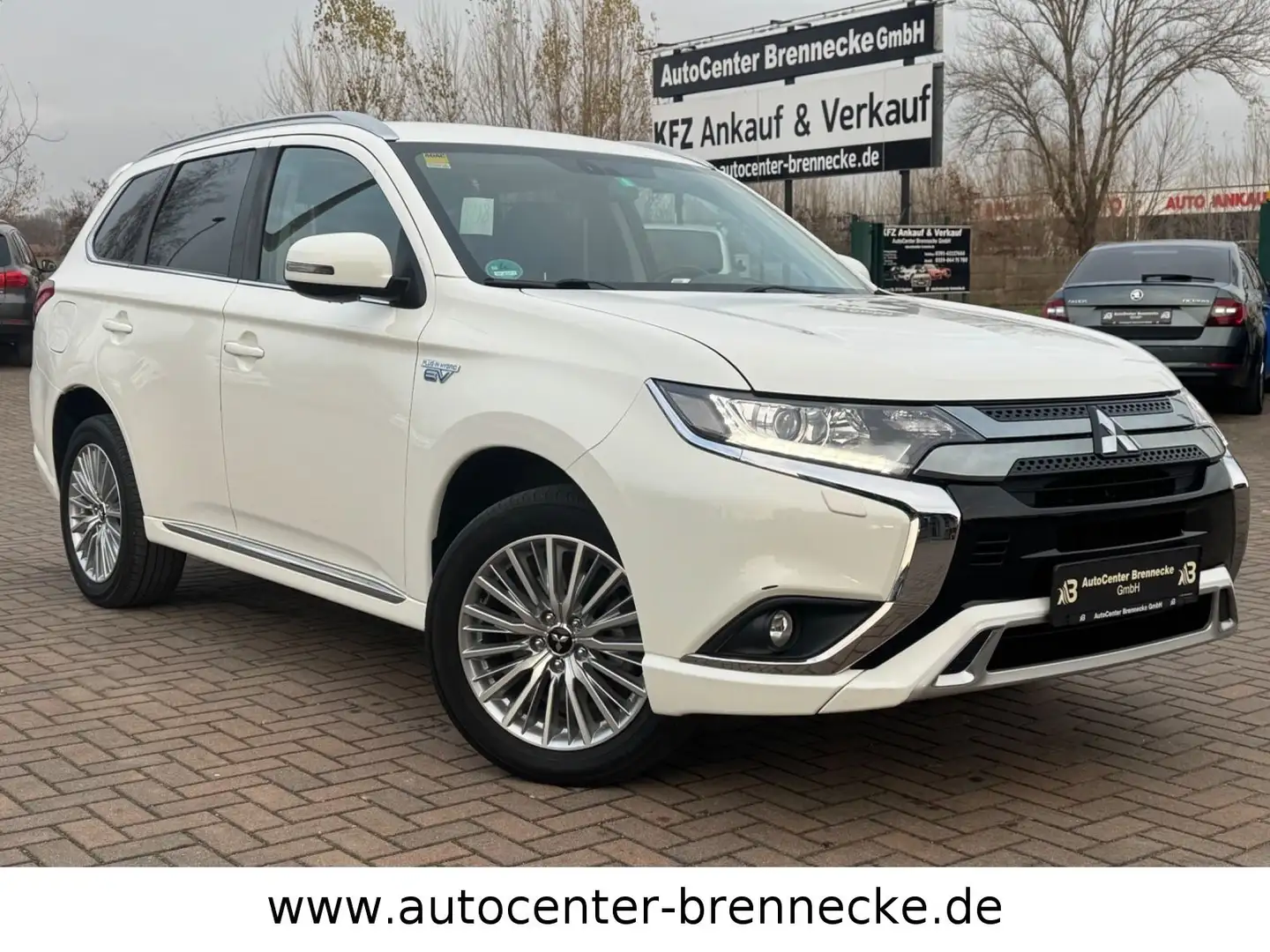 Mitsubishi Outlander PHEV Basis 4WD Weiß - 1