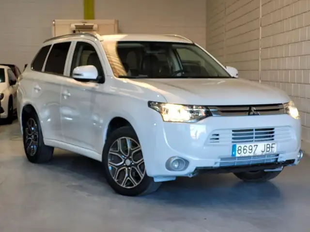 Mitsubishi Outlander 220DI-D Motion 2WD 7pl.
