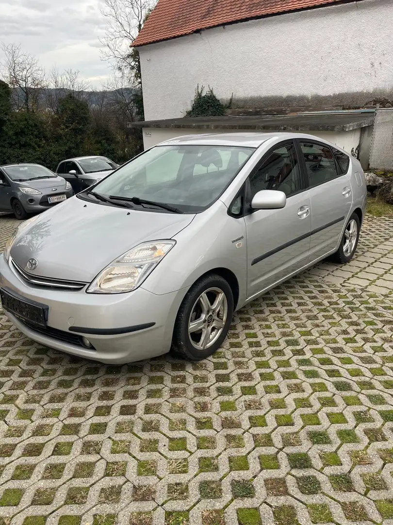 Toyota Prius (Hybrid) - 1