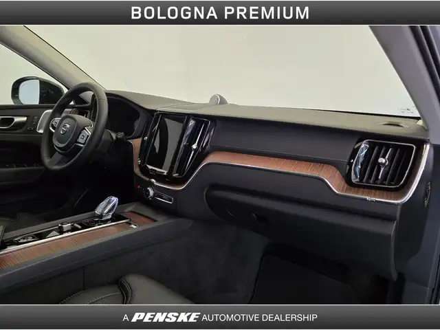 Volvo XC60 view 22