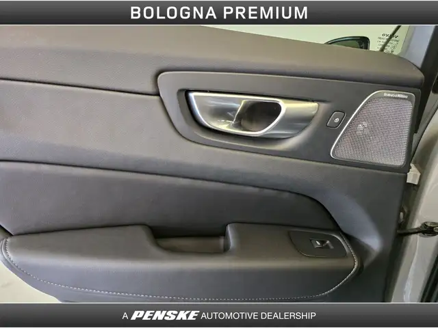 Volvo XC60 view 30