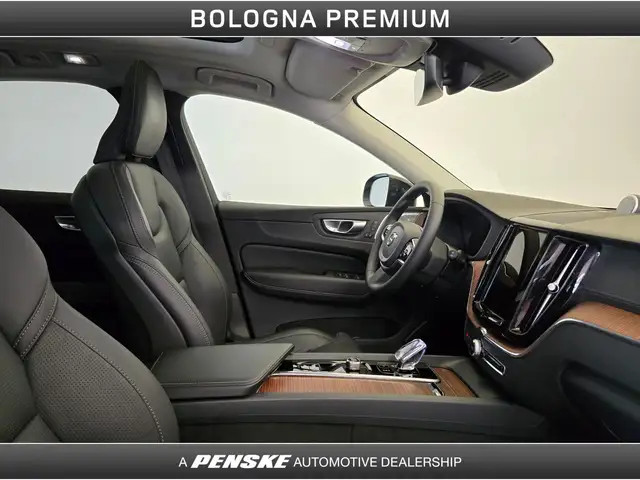 Volvo XC60 view 3