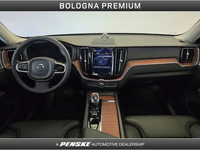 Volvo XC60 view 4