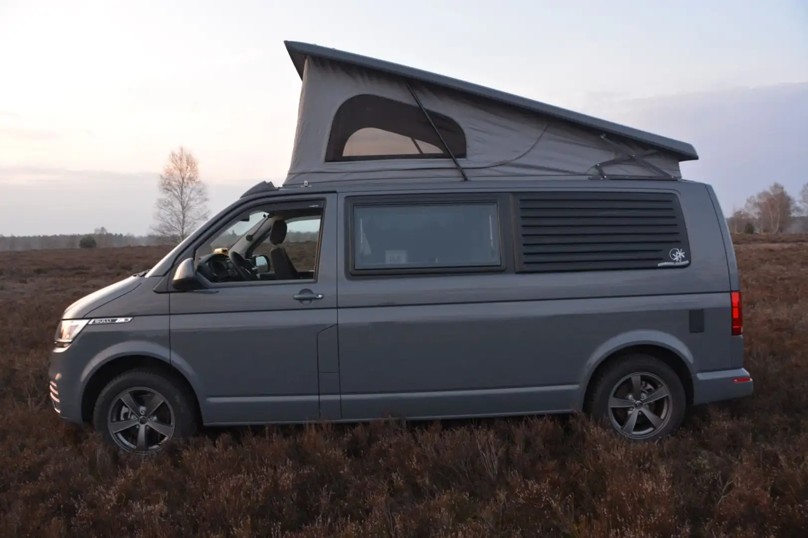 Volkswagen T6.1 Wohnmobil California  Langer Radstand DSG Grau - 2