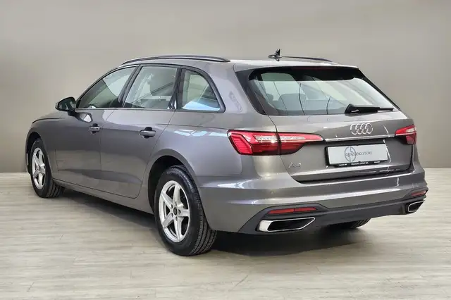 Audi A4 view 7