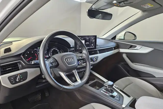Audi A4 view 9