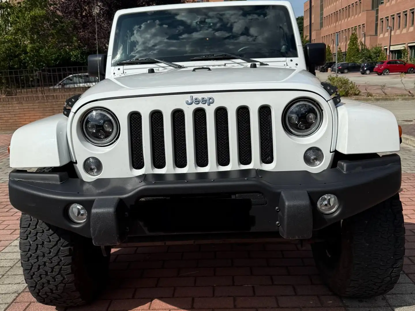 Jeep Wrangler sahara Белый - 2