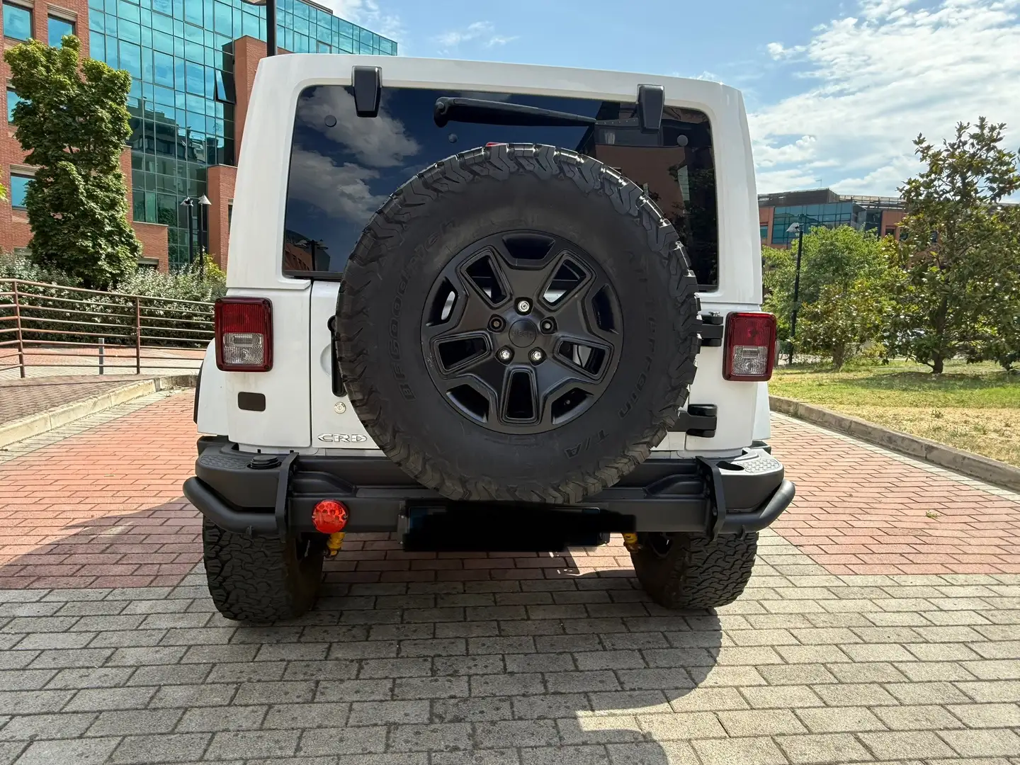 Jeep Wrangler sahara Белый - 1