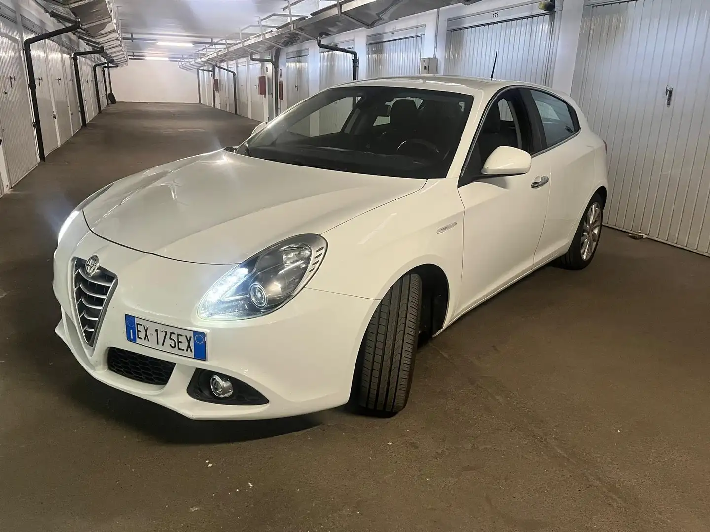 Alfa Romeo Giulietta Giulietta III 2010 1.4 t. Distinctive Gpl 120cv E6 White - 1