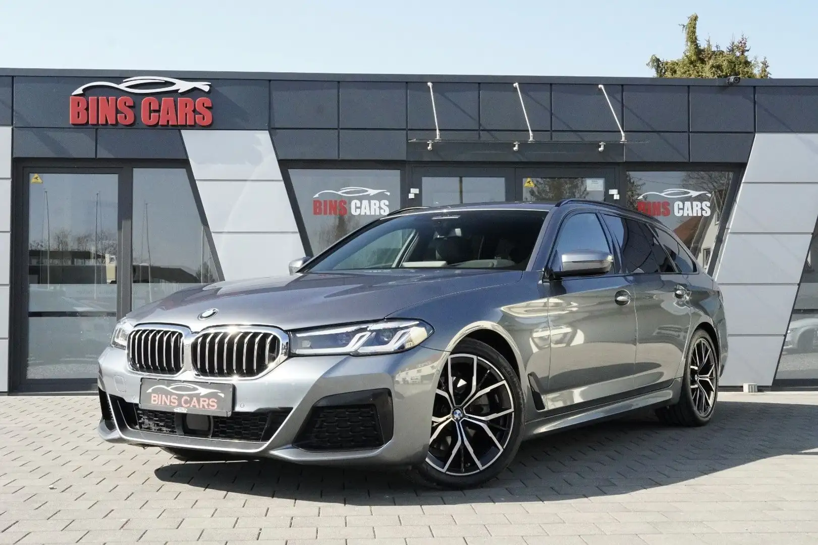 BMW 520 d M Sport*ACC*HUD*Kamera*Keyless*1.Hand*H&K Gris - 1
