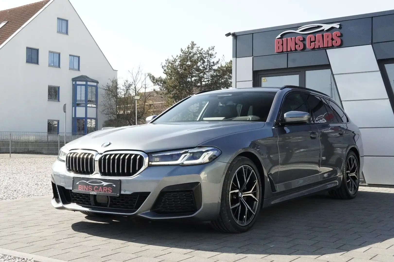 BMW 520 d M Sport*ACC*HUD*Kamera*Keyless*1.Hand*H&K Gris - 2