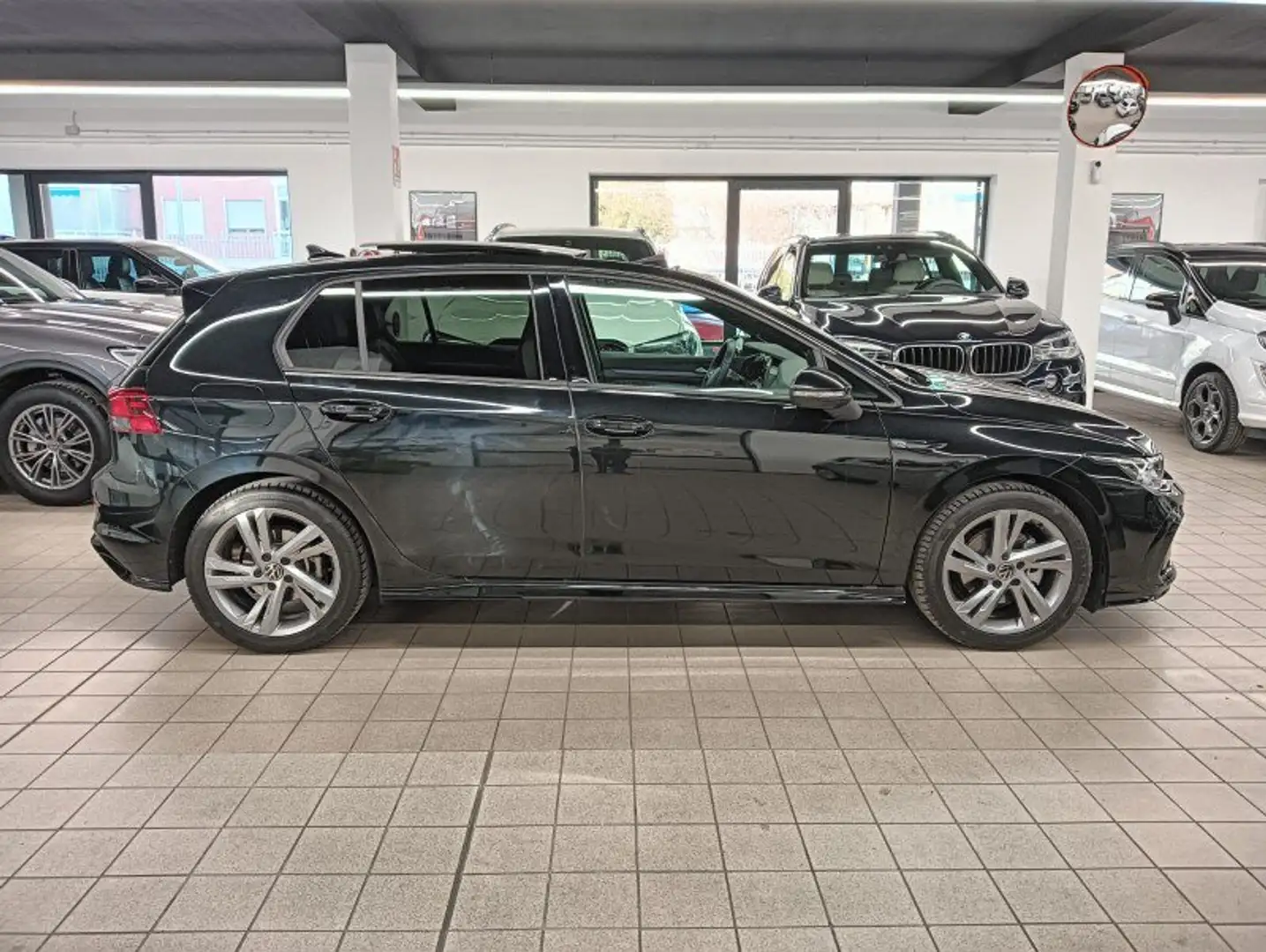 Volkswagen Golf Golf 1.5 eTSI 150 CV EVO ACT DSG R-Line Nero - 2