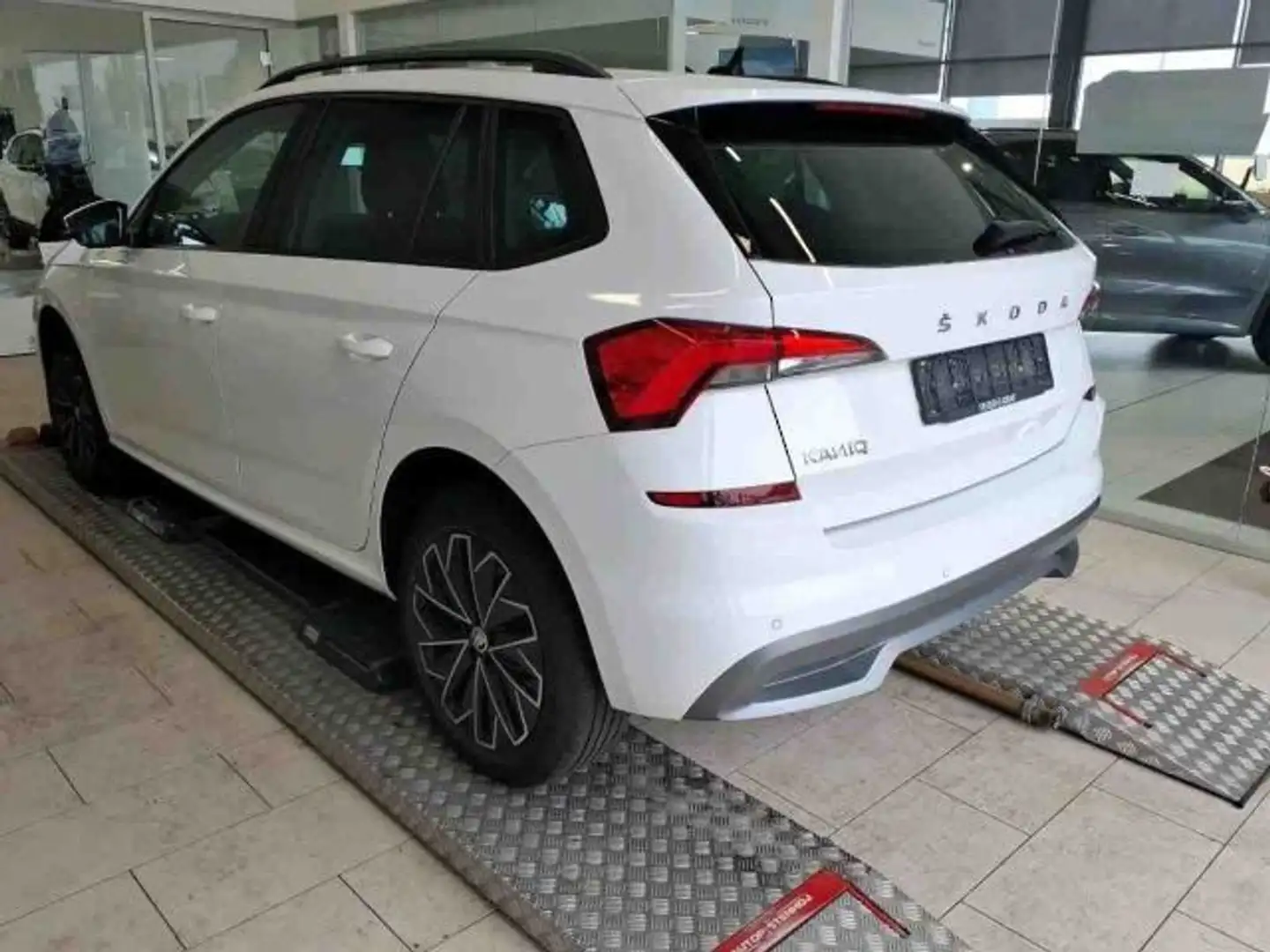 Skoda Kamiq Ambition 1.0 TSI DSG CARPLAY RFK SHZ Weiß - 2