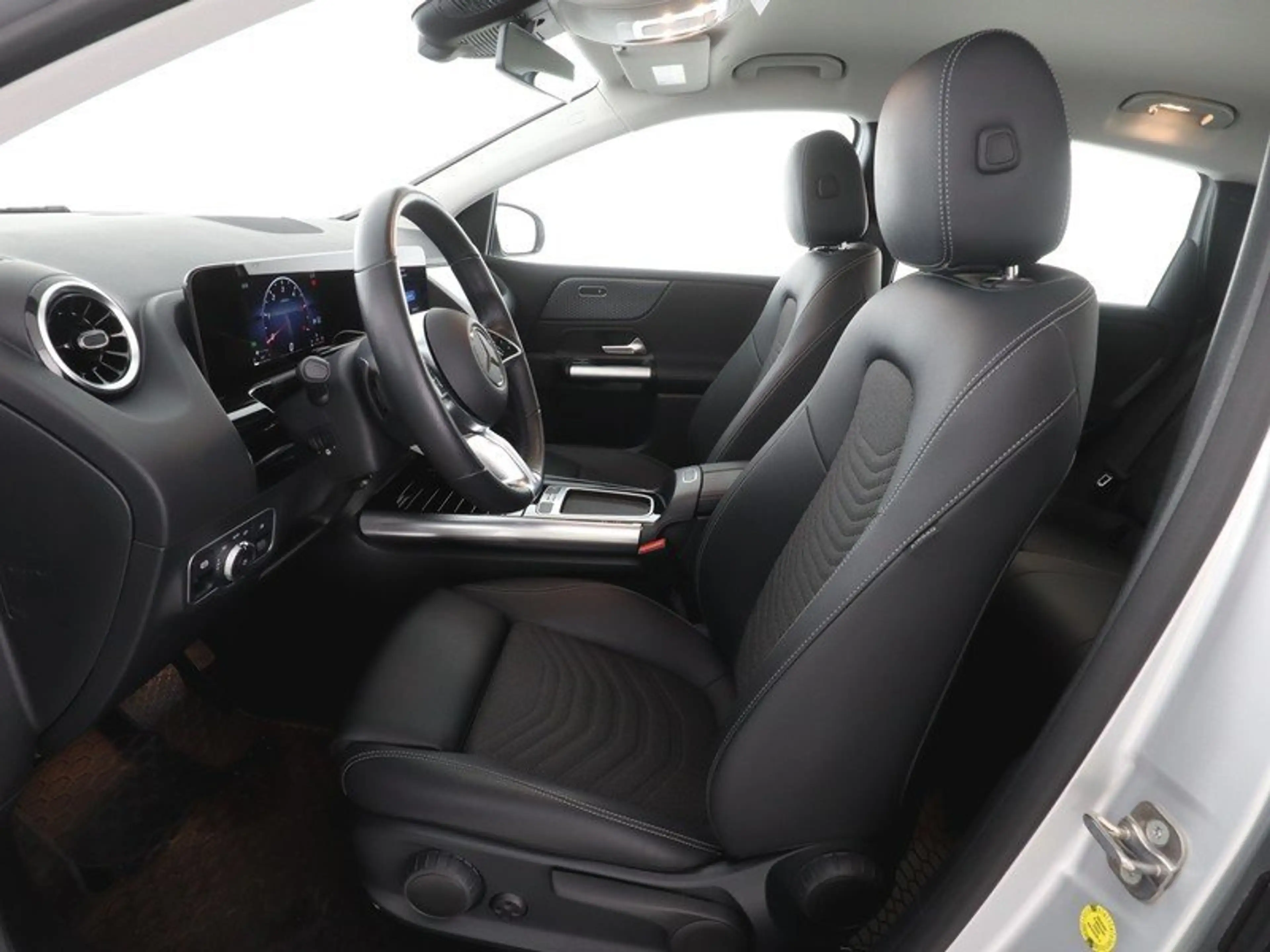 Mercedes-Benz B 220 d Preogres Advanced LED Totwink SHZ Kamera — photo 7