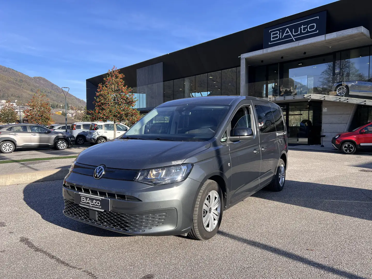 Volkswagen Caddy 2.0 TDI 122 CV DSG SPACE MAXI 7 POSTI Grigio - 1