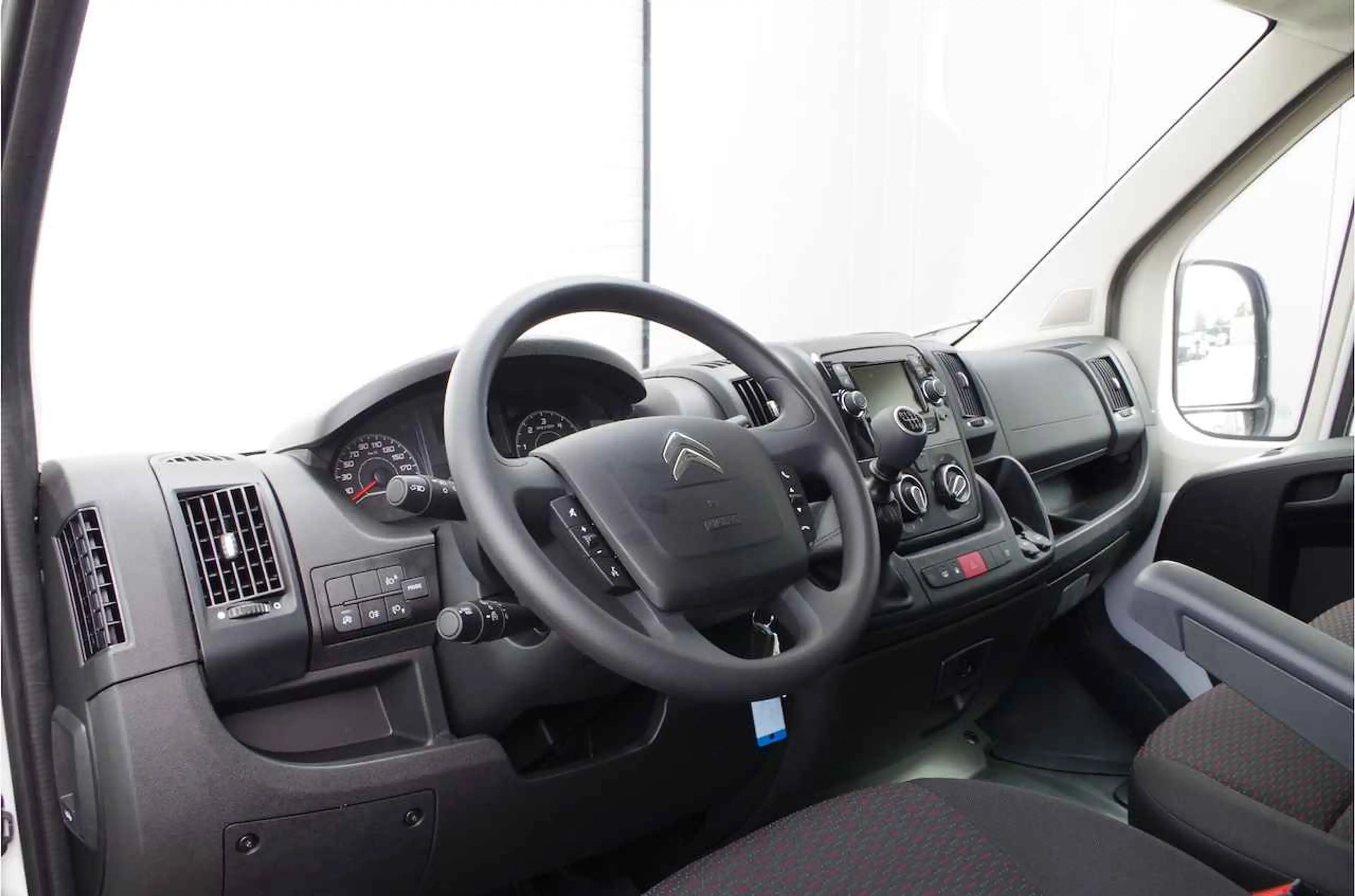Citroen Jumper 2.2 BlueHDi 140pk L2H2 Zwaar 3.5t  Trekhaak/Camer — photo 2