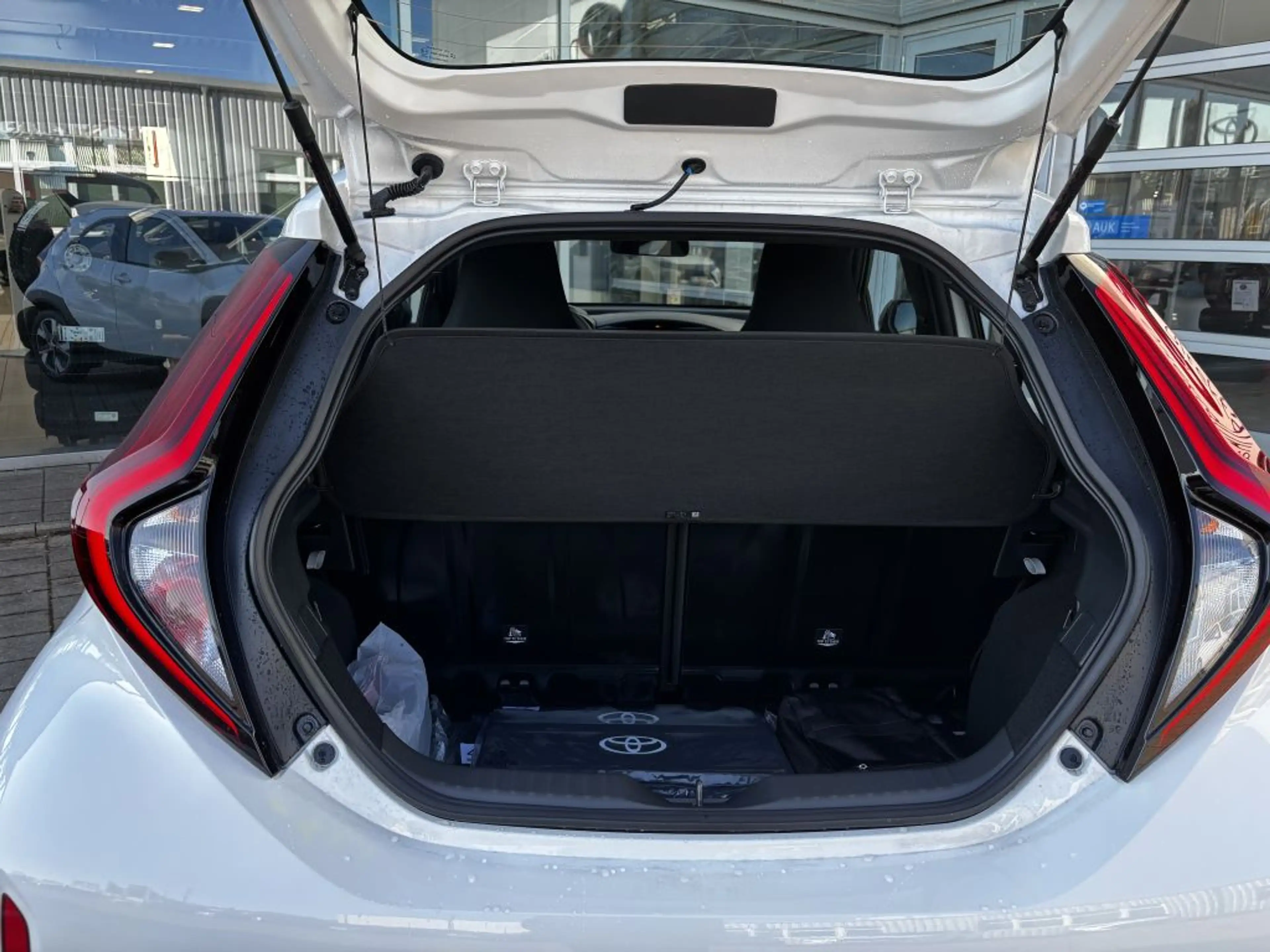 Toyota Aygo X 1,5 Hybrid Active (AB7) — photo 12