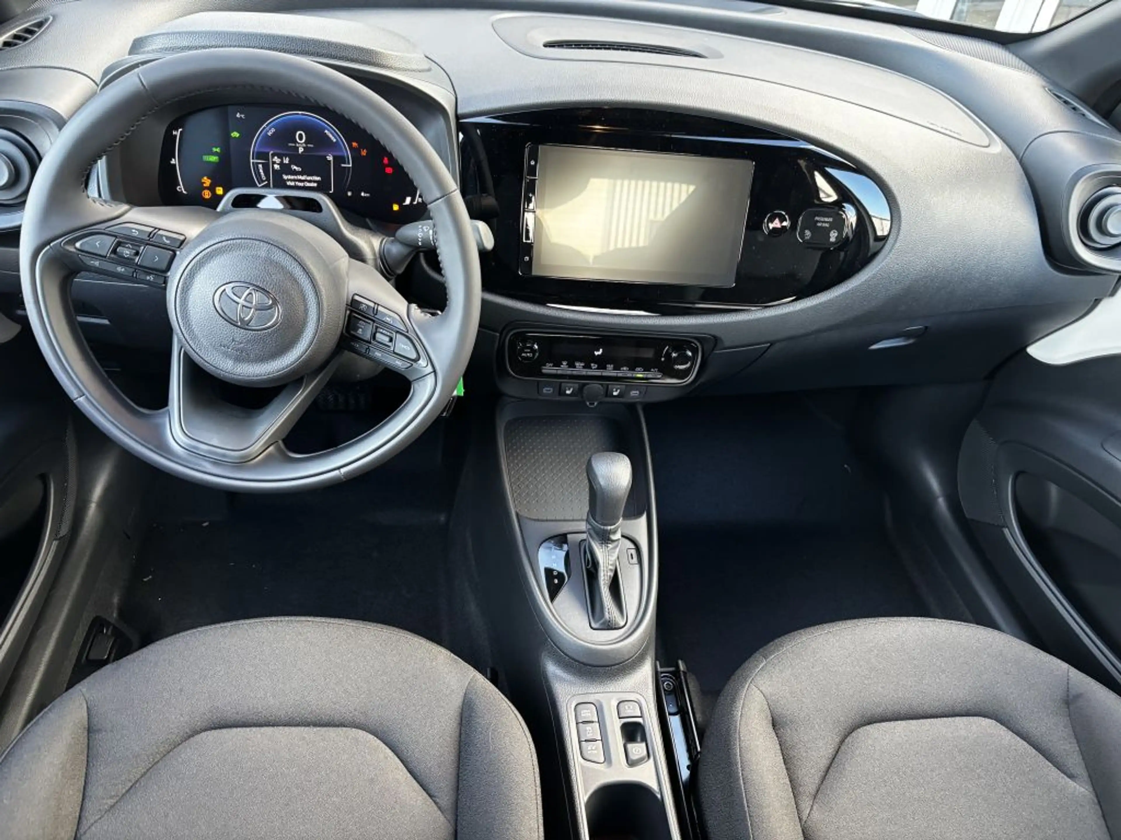 Toyota Aygo X 1,5 Hybrid Active (AB7) — photo 9