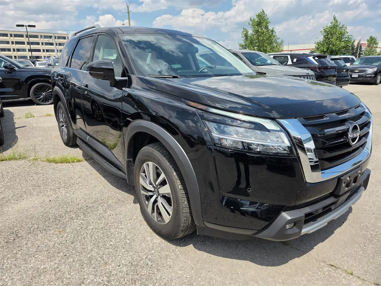 Nissan Pathfinder снимка Nissan Pathfinder