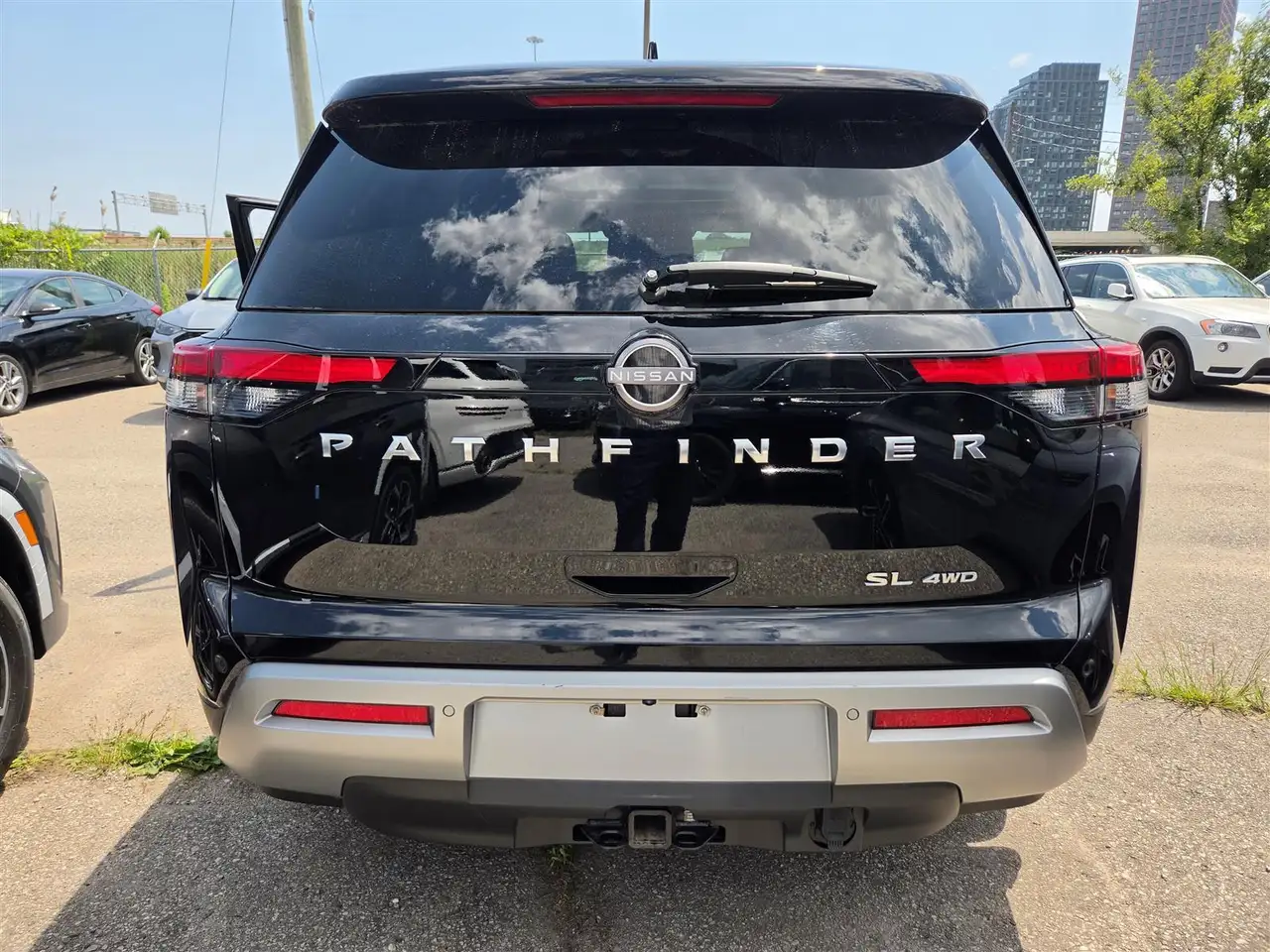 Nissan Pathfinder снимка Nissan Pathfinder