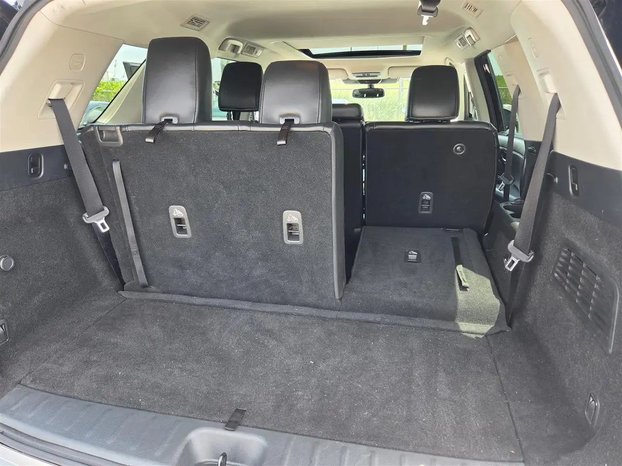 Nissan Pathfinder снимка Nissan Pathfinder
