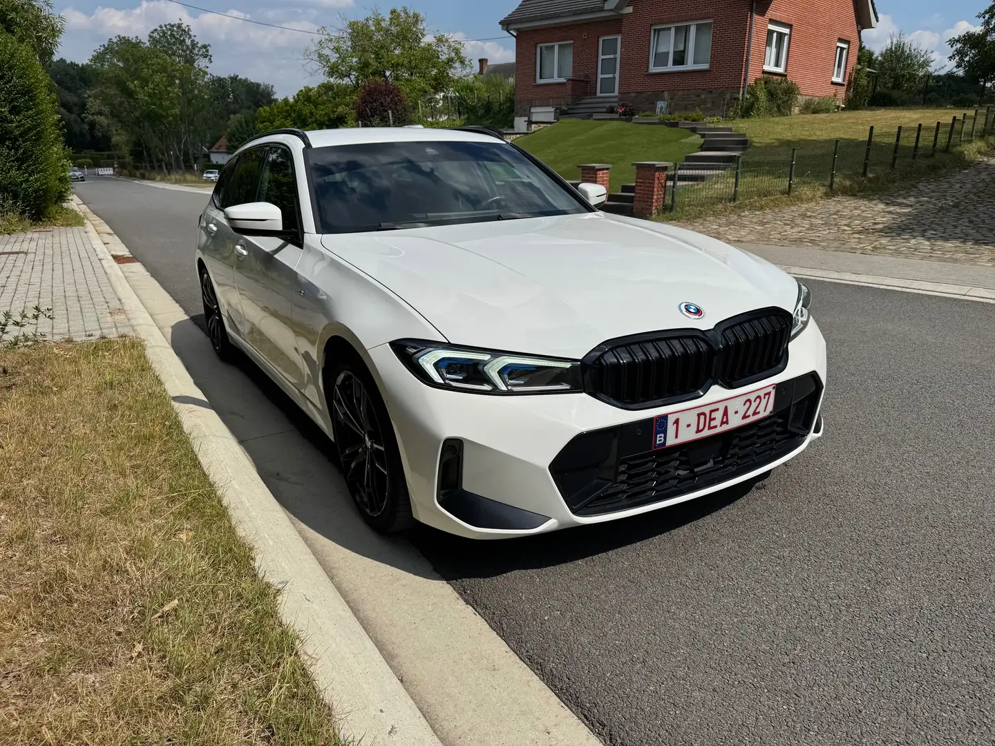 BMW 318 318i Touring Aut. M-Pack Wit - 1