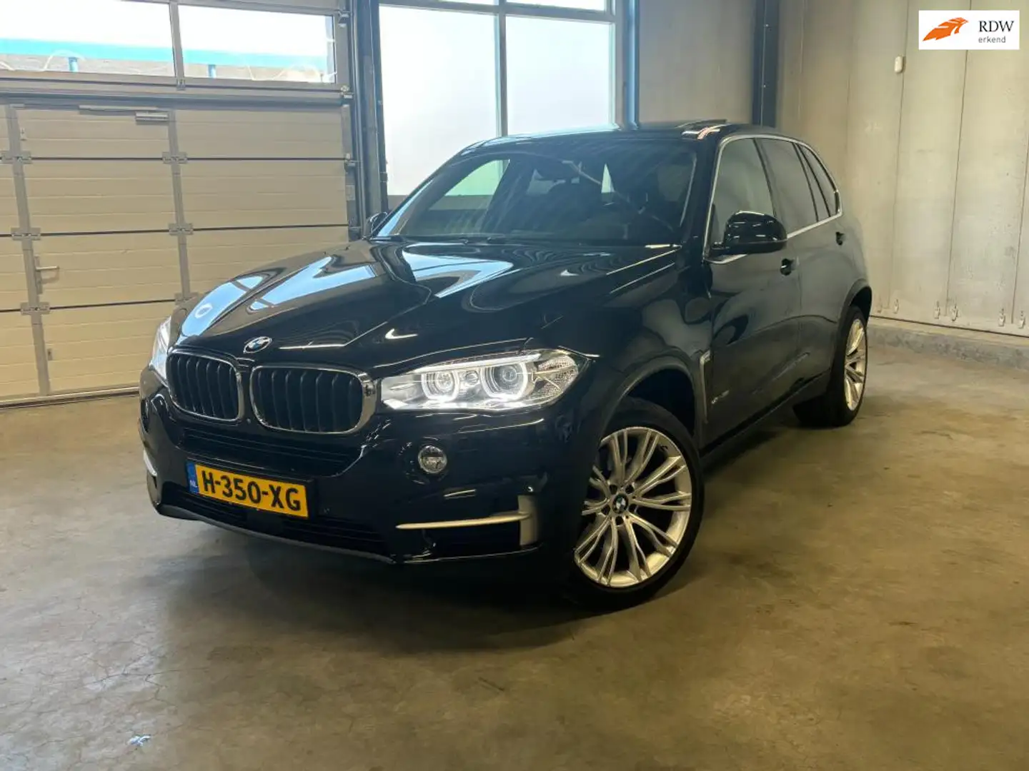 BMW X5 XDrive35i High Executive 7p|rear entertainment|Pan Schwarz - 1