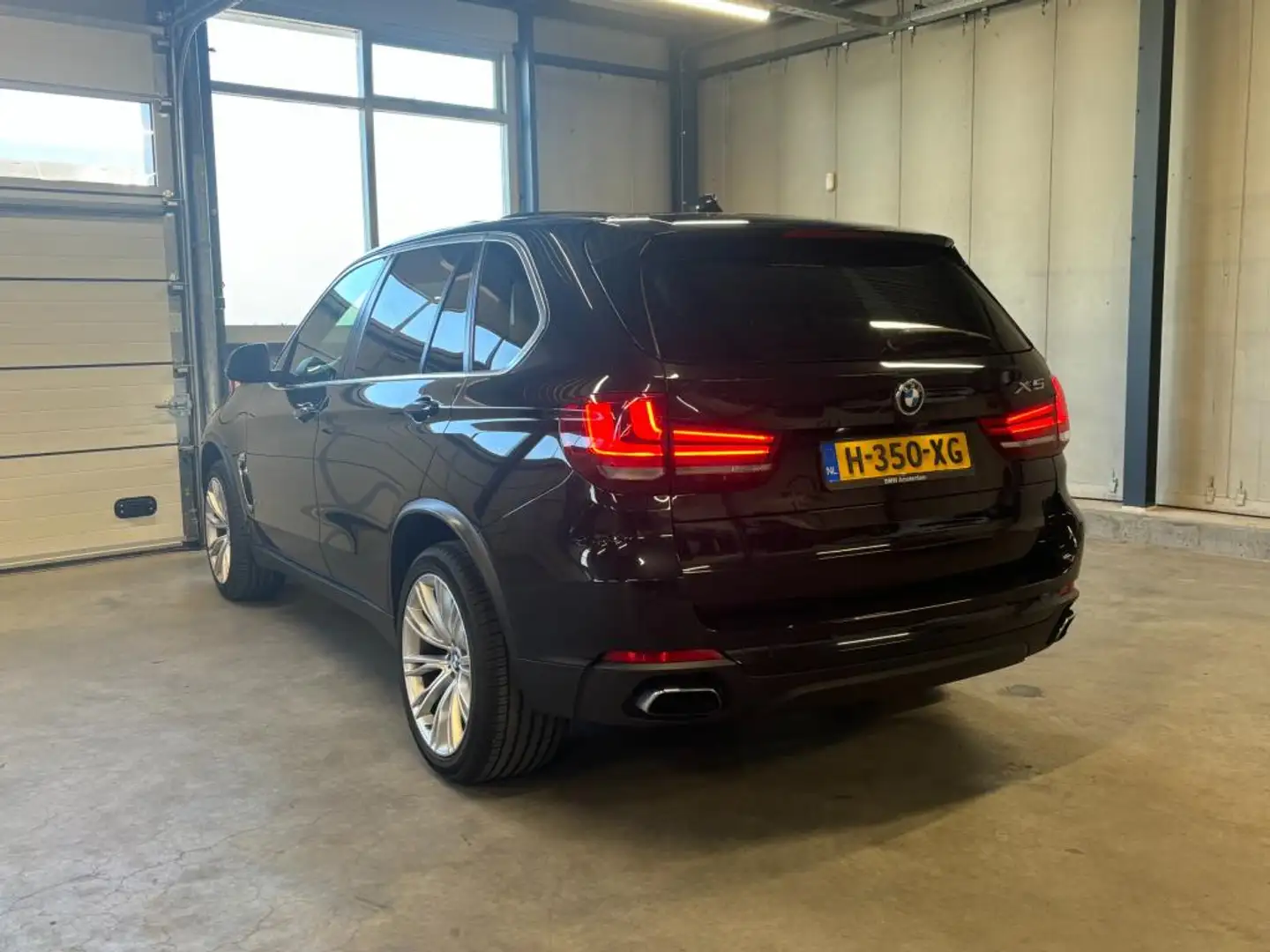 BMW X5 XDrive35i High Executive 7p|rear entertainment|Pan Schwarz - 2