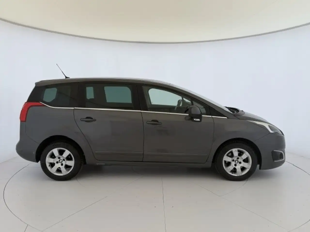 2015 Peugeot 5008 1.6 bluehdi - NEOPATENTATI, photograph 5