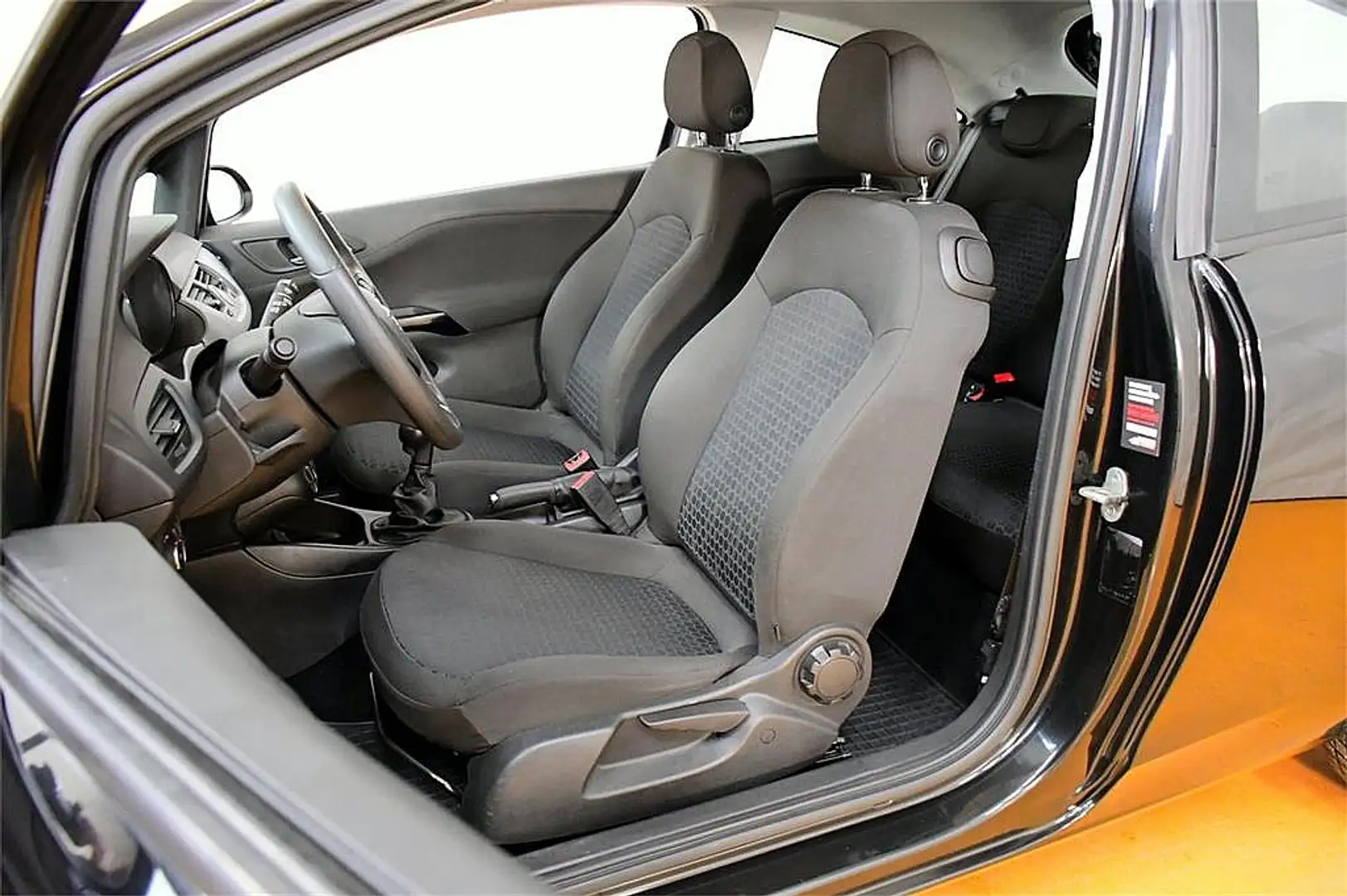 Opel Corsa 1,4 Ecotec Cool&Sound Zwart - 2