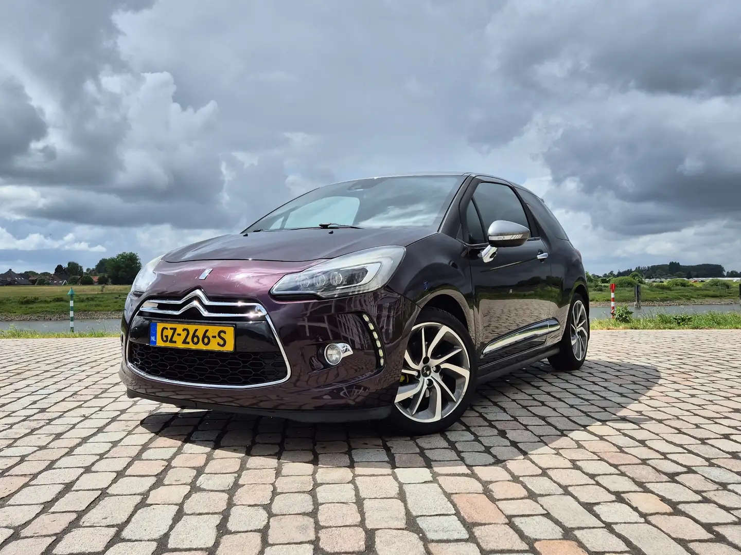 DS Automobiles DS 3 1.6 THP Sport Chic Violett - 1